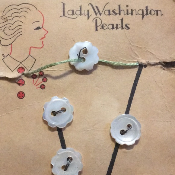 Vintage Lady Washington Pearls Buttons - Picture 4 of 5
